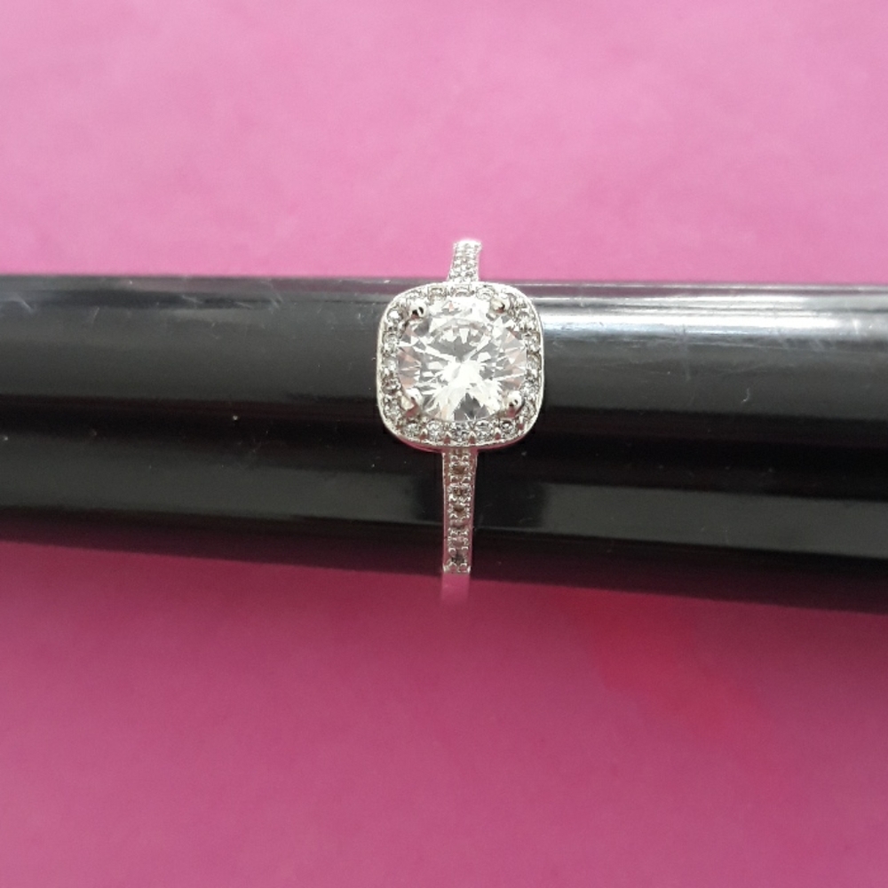 Gorgeous Simulated Diamond Ring - image 3